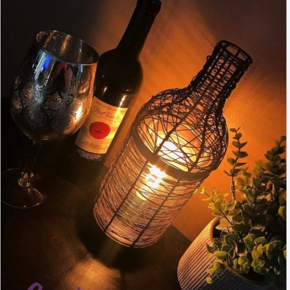 Black Wire Vino Warmer